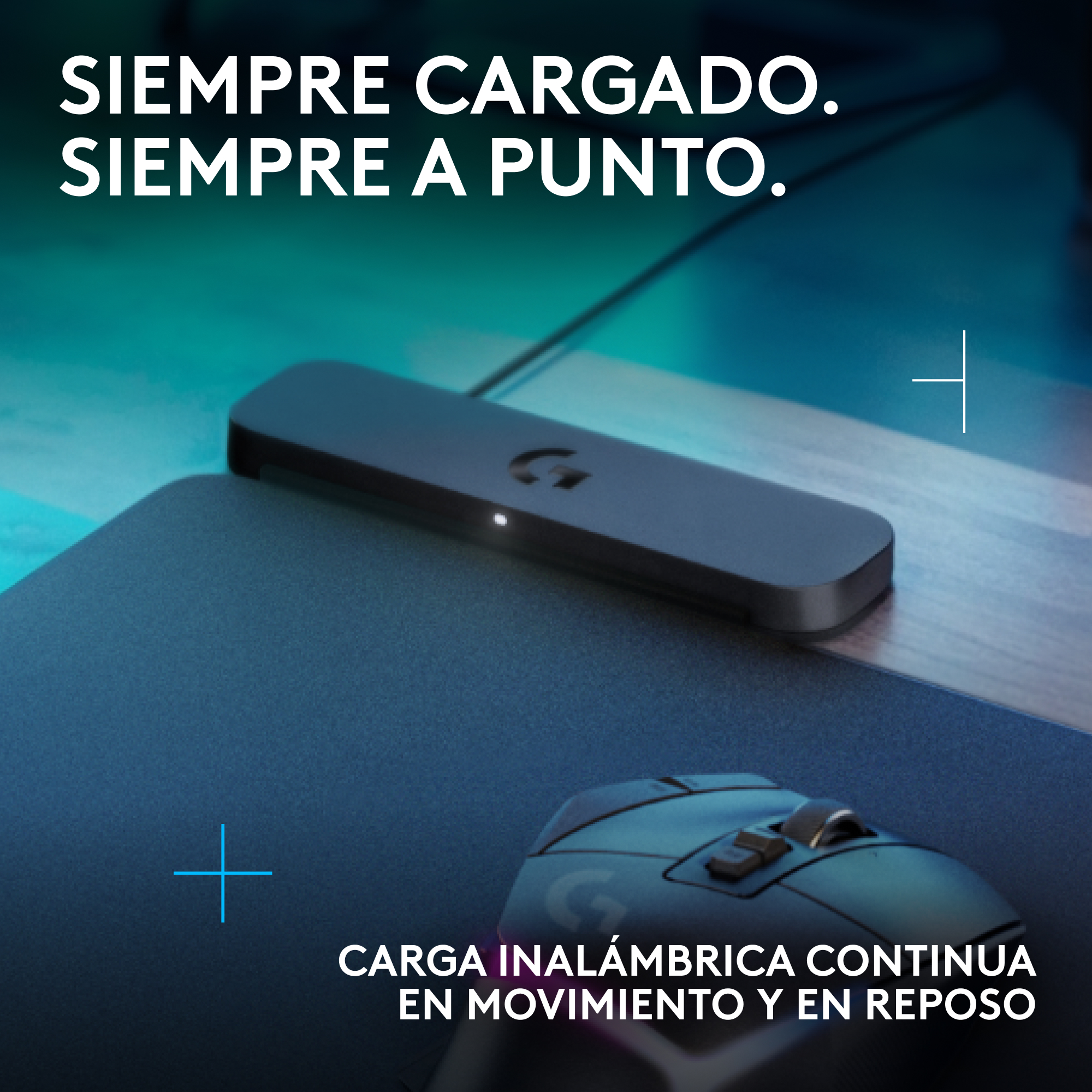 Cargador y ratón inalámbricos en un escritorio. Texto: 'Siempre cargado'.