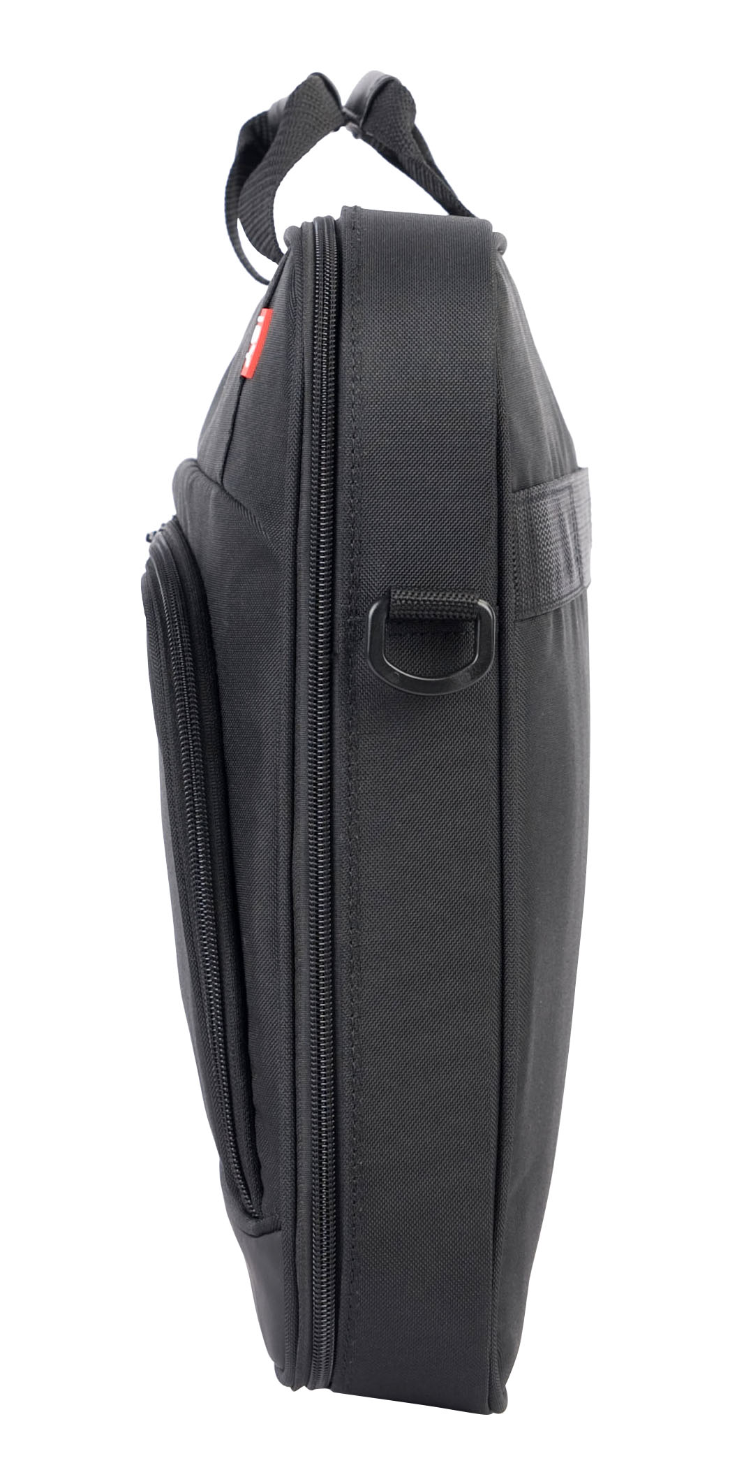 Borsa per laptop nera, vista laterale, maniglia e piccolo logo rosso. Sfondo bianco.