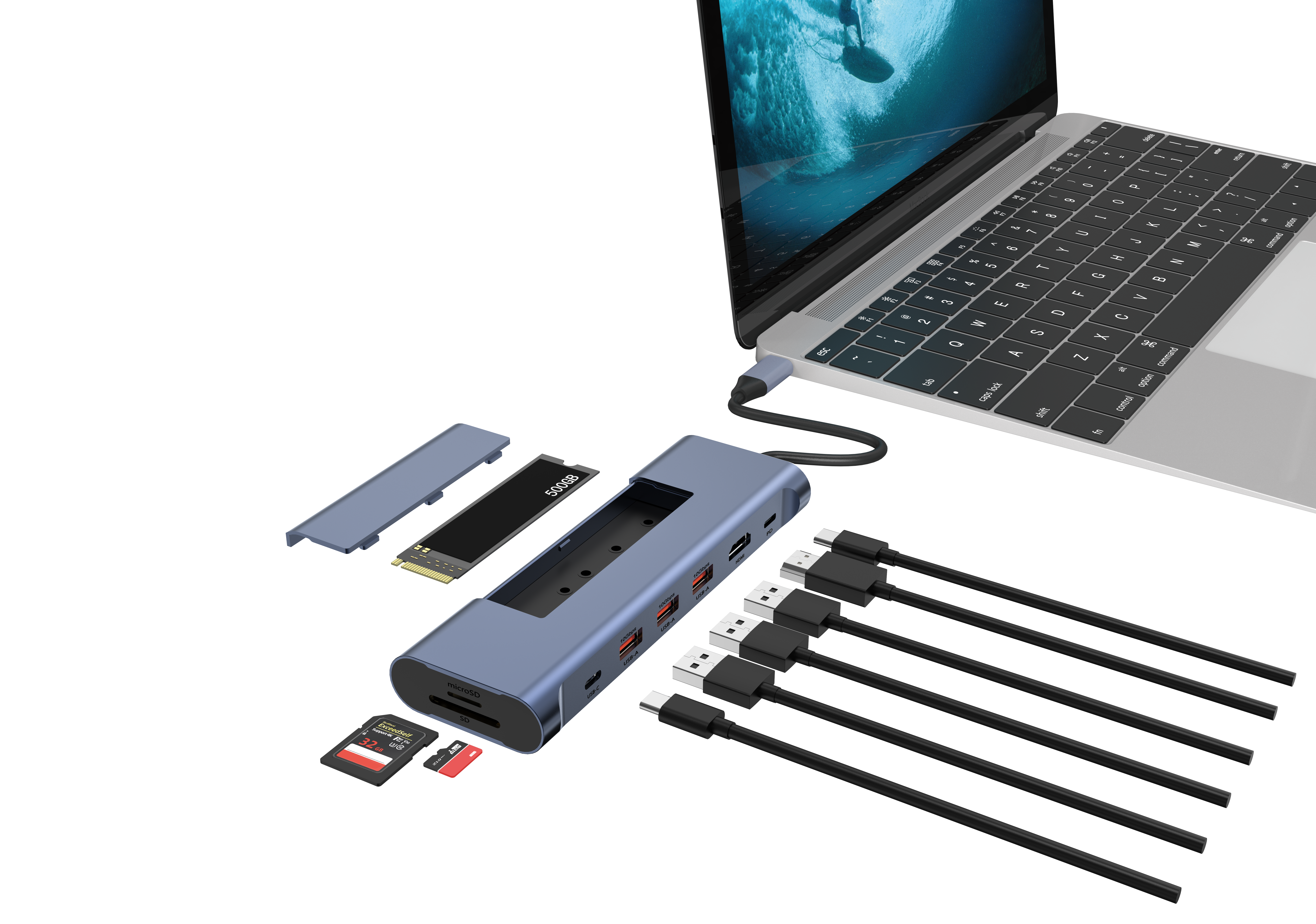 Un laptop collegato a un hub blu con diverse porte USB e un lettore di schede. Accessori sulla scrivania.