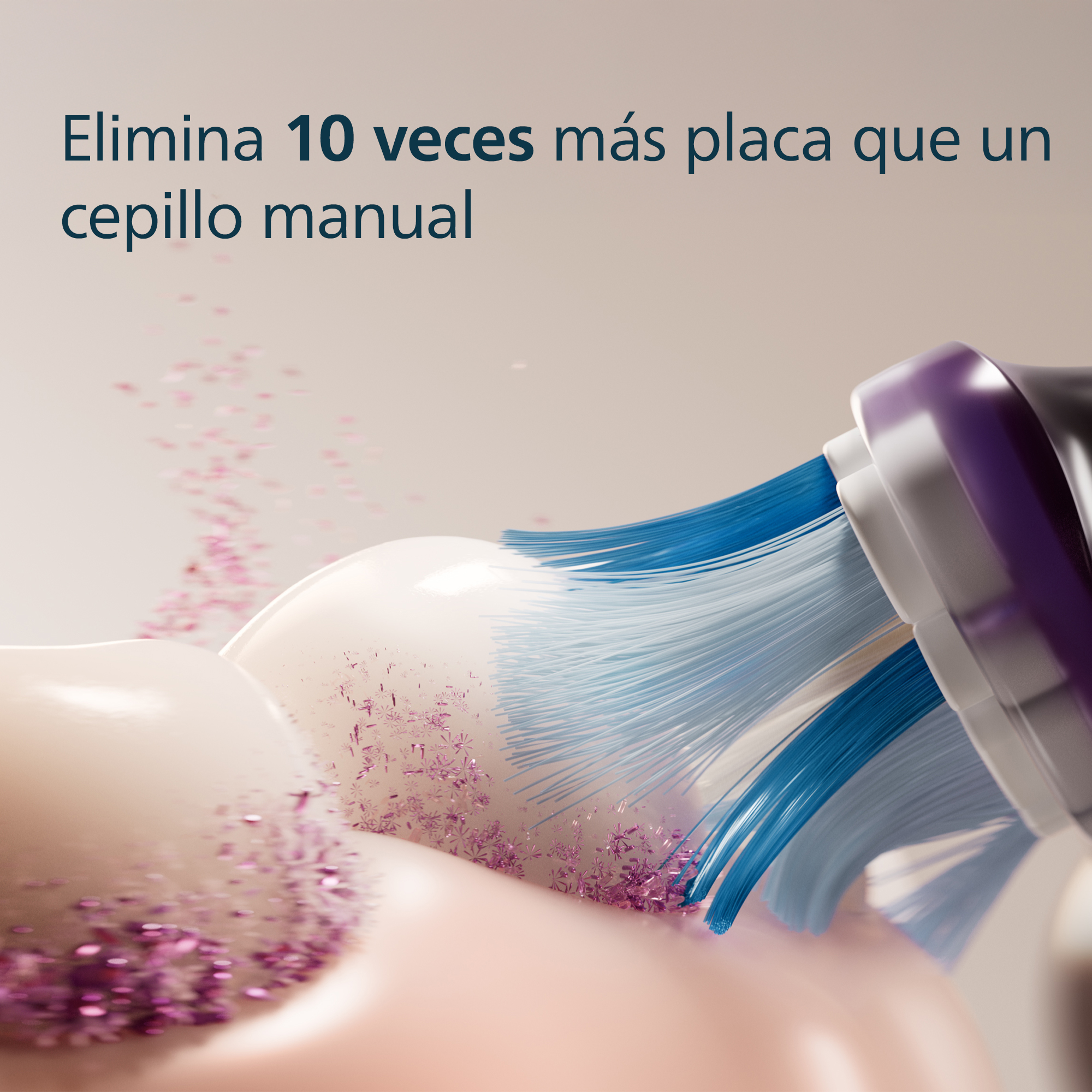 Vista de cerca de un cepillo de dientes cepillando un diente. Cerdas azules, brillos rosas, pasta dental blanca.