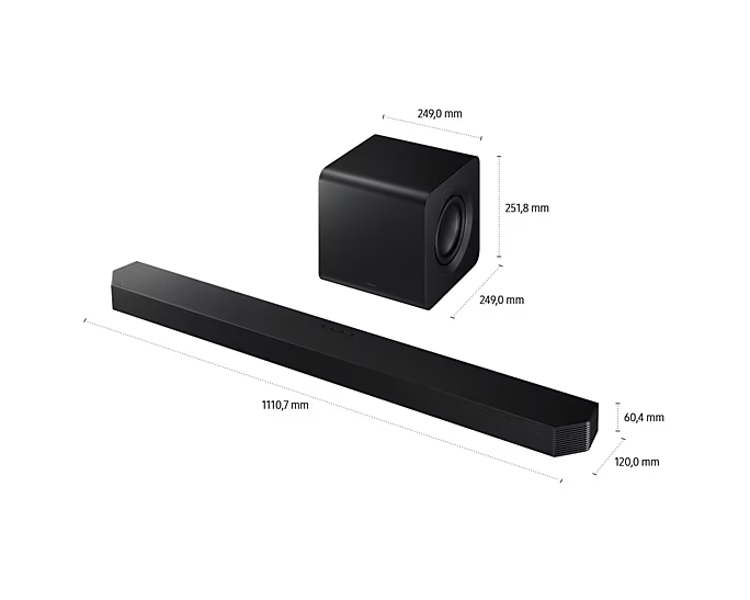 Fekete soundbar és mélynyomó. Méretek láthatók. A soundbar 1110,7 mm hosszú.