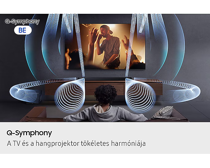 Egy gyerek tévét néz. A hanghullámok a tévéből jönnek. A szöveg Q-Symphony-t mond.