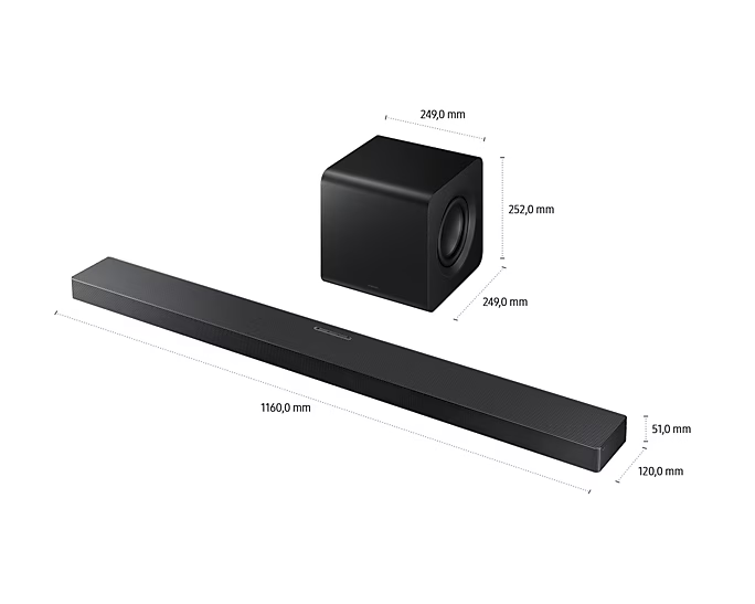 Fekete soundbar és mélynyomó méretekkel. A soundbar hosszú, téglalap, a mélynyomó kocka.