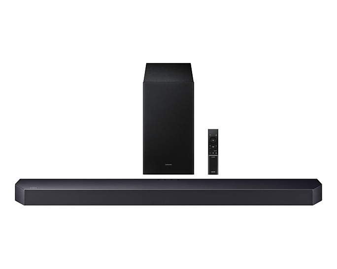 Soundbar, mélynyomó és távirányító. Fekete soundbar és mélynyomó fehér háttéren.