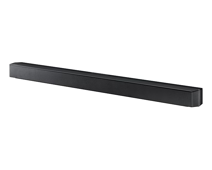 Fekete soundbar fehér háttérrel. A soundbar hosszú és téglalap alakú.