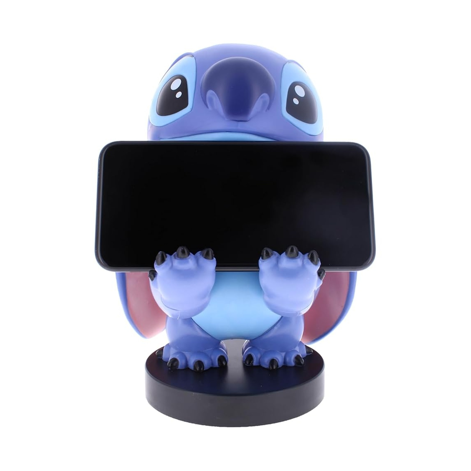Una figura blu di Stitch tiene in mano un telefono rettangolare nero.