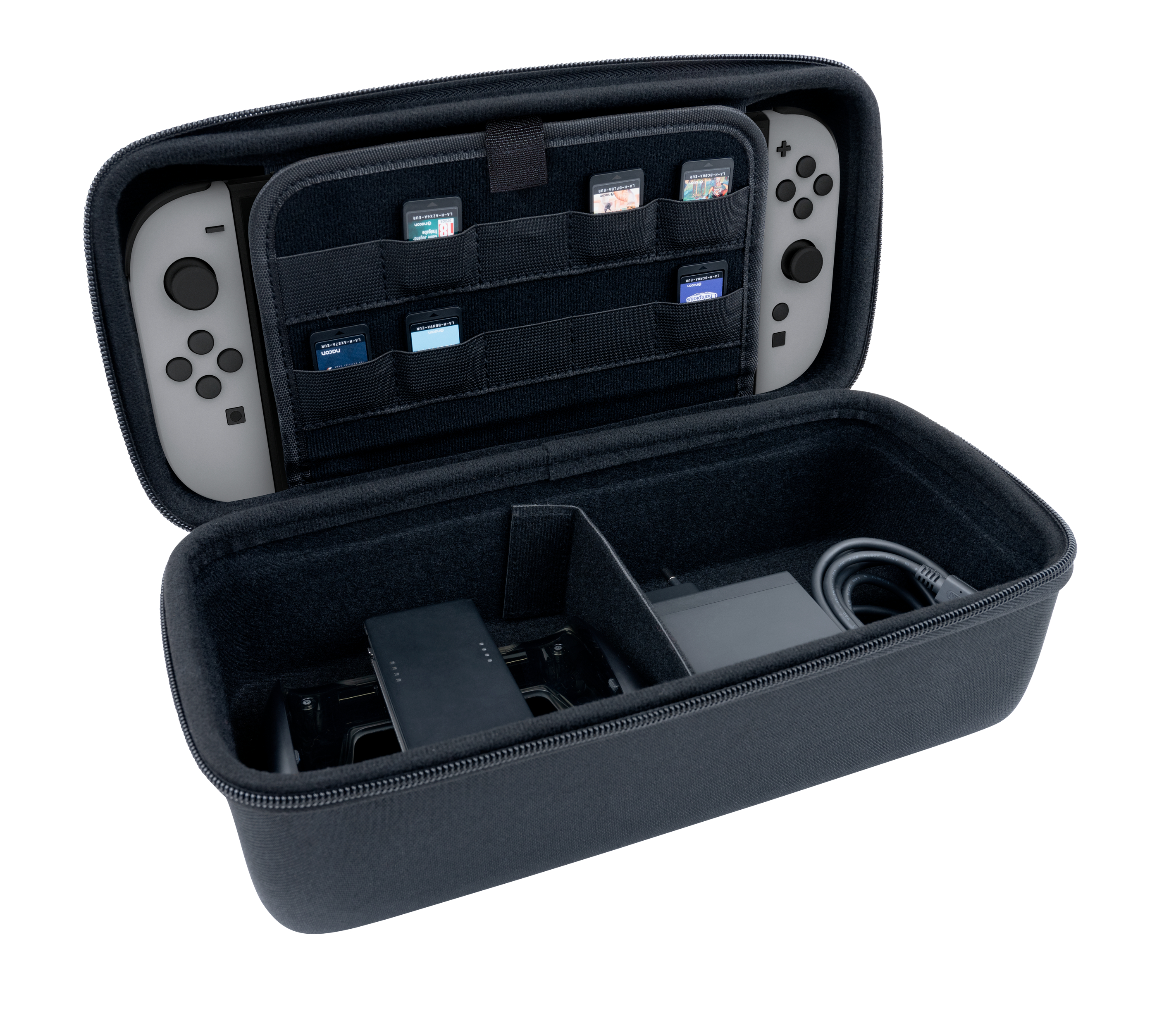 Offene schwarze Tragetasche mit einer Nintendo Switch im Inneren, einschließlich Controllern, Spielen und Zubehör.