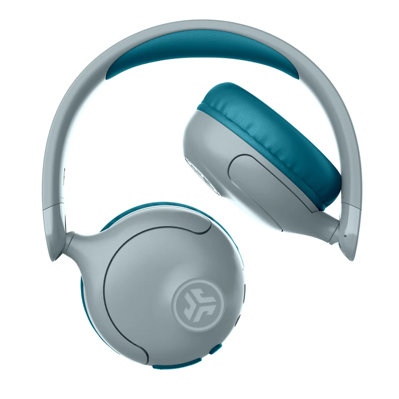 Graue Kopfhörer mit teal-farbenen Ohrmuscheln, gefaltet, weißer Hintergrund.