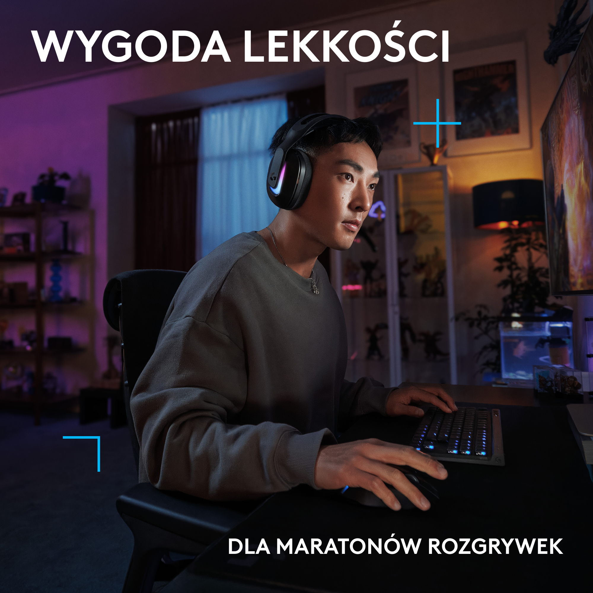 Mężczyzna gra na komputerze w słuchawkach. Tekst: Wygoda lekkości. Dla maratonów gier.