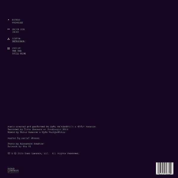 Albumcover mit Text und Barcode, dunkelblauer Hintergrund und Textdetails.