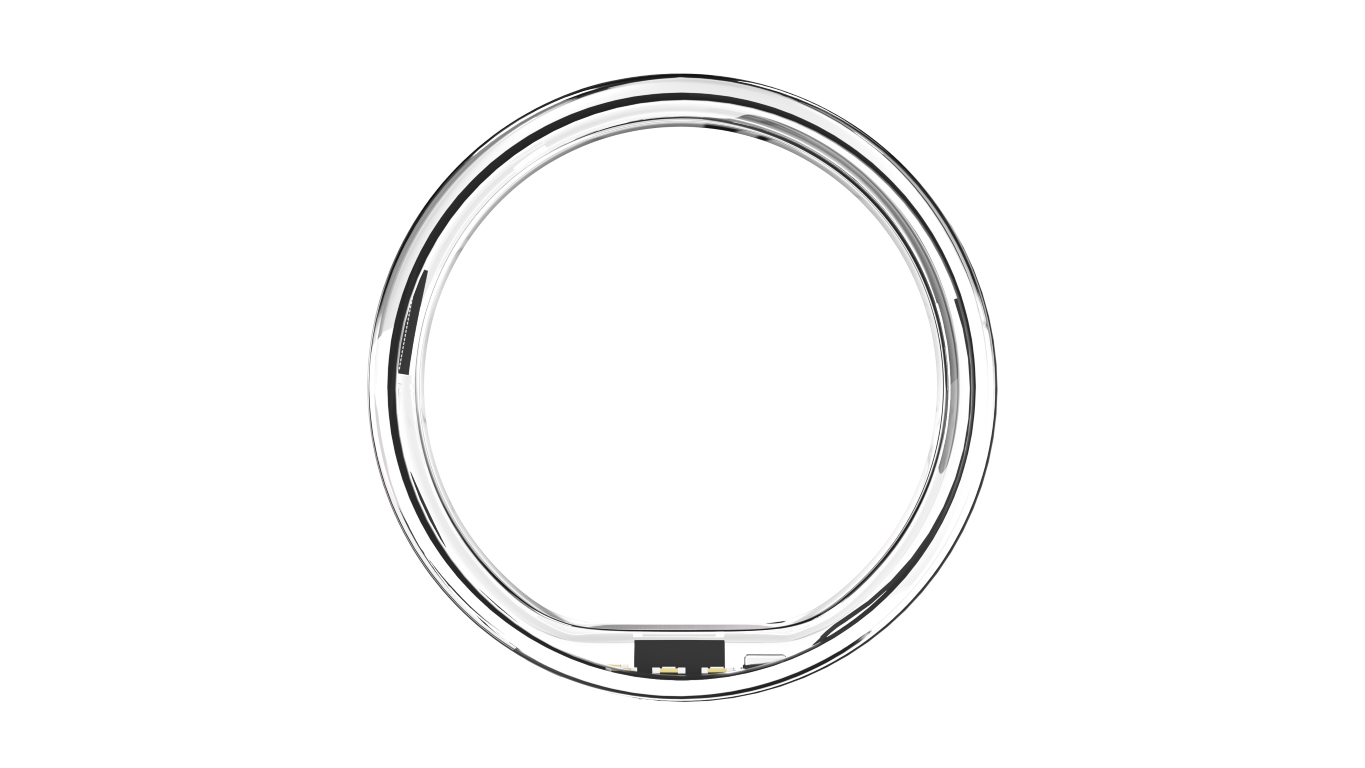 Widok z góry na srebrny smart ring na czarnym tle.