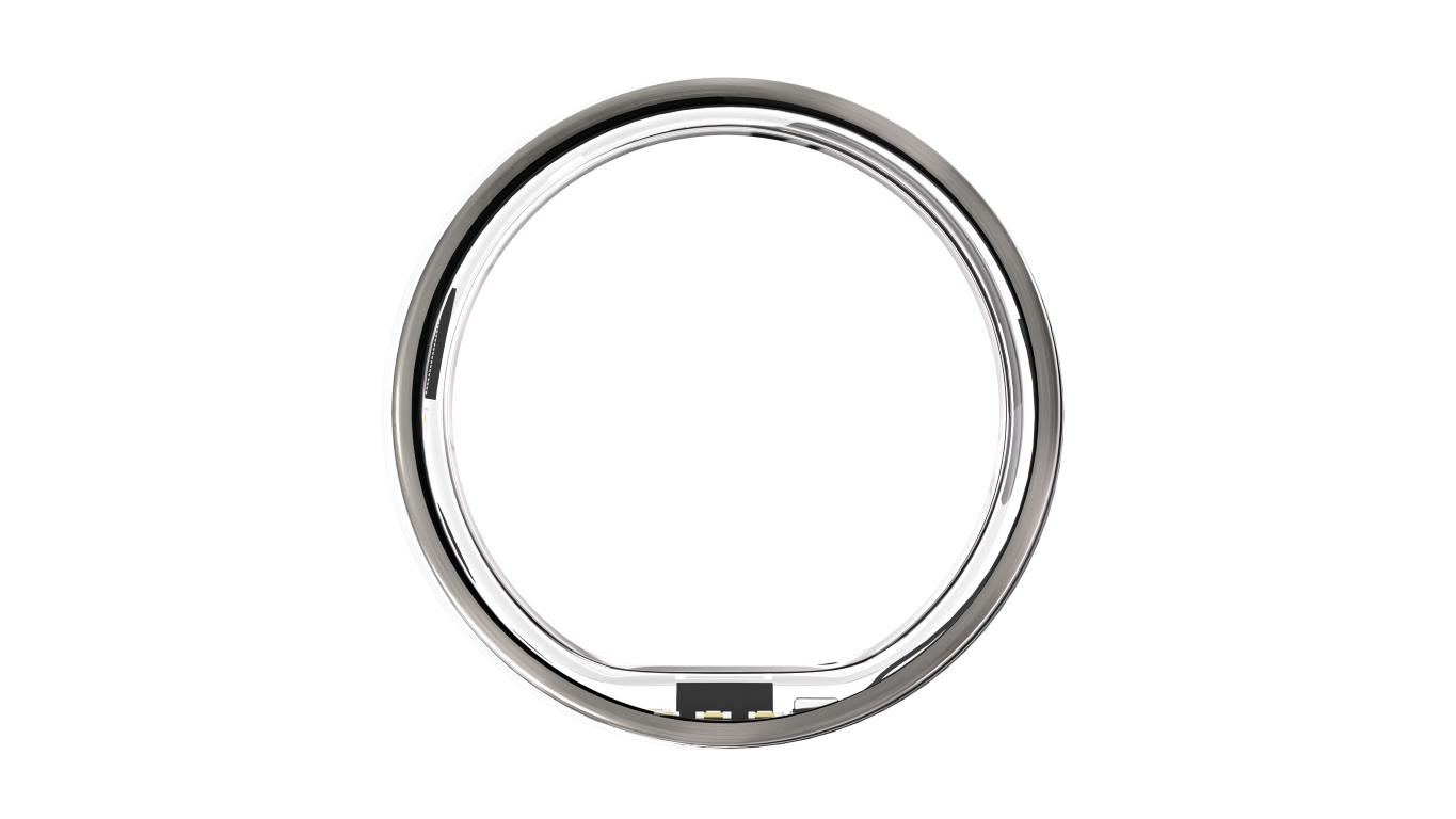 Srebrny smart ring, widok z góry. Pierścień jest okrągły, z ciemnym wnętrzem. Czarne tło.