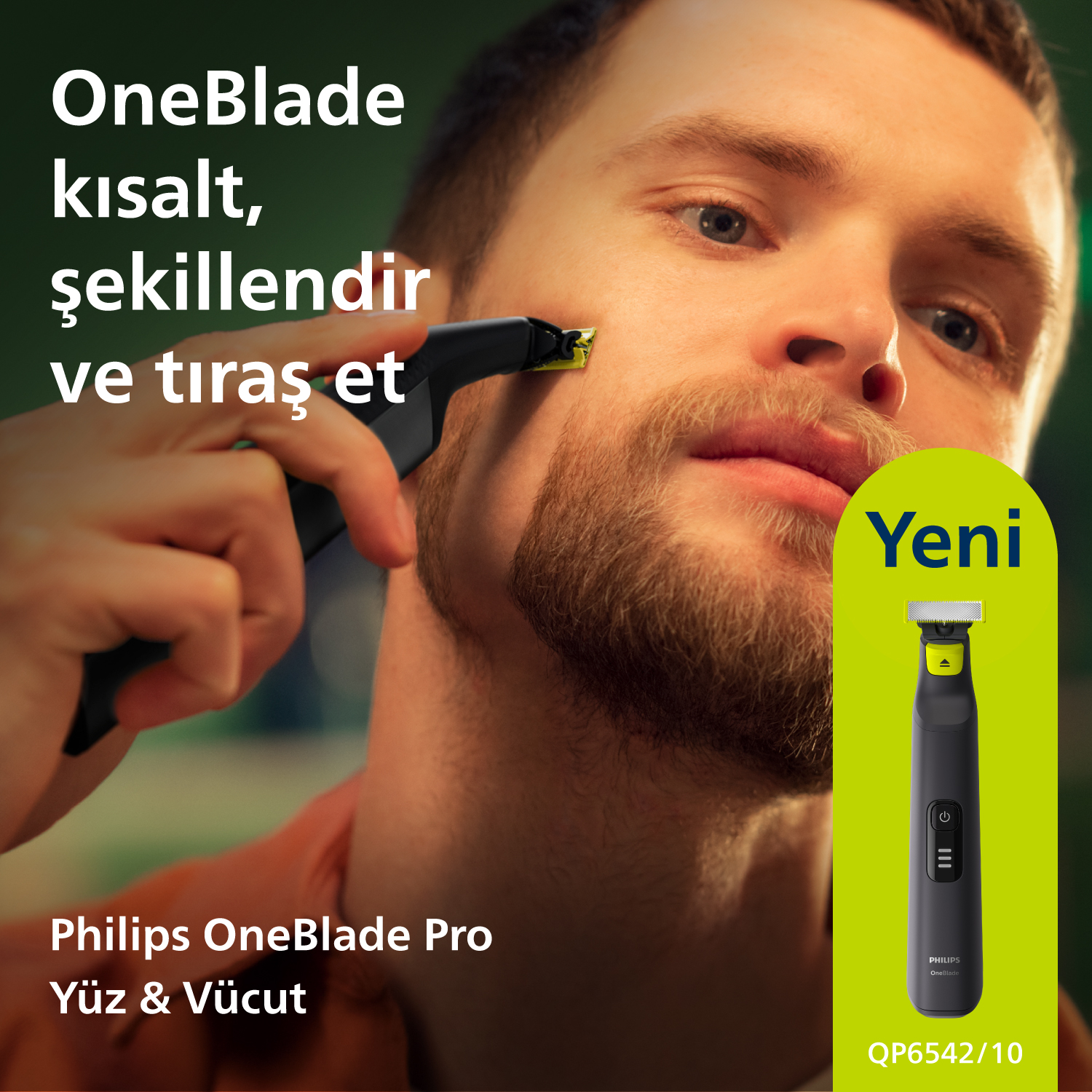 Erkek elektrikli tıraş makinesiyle sakalını kesiyor, Philips OneBlade Pro reklamı.