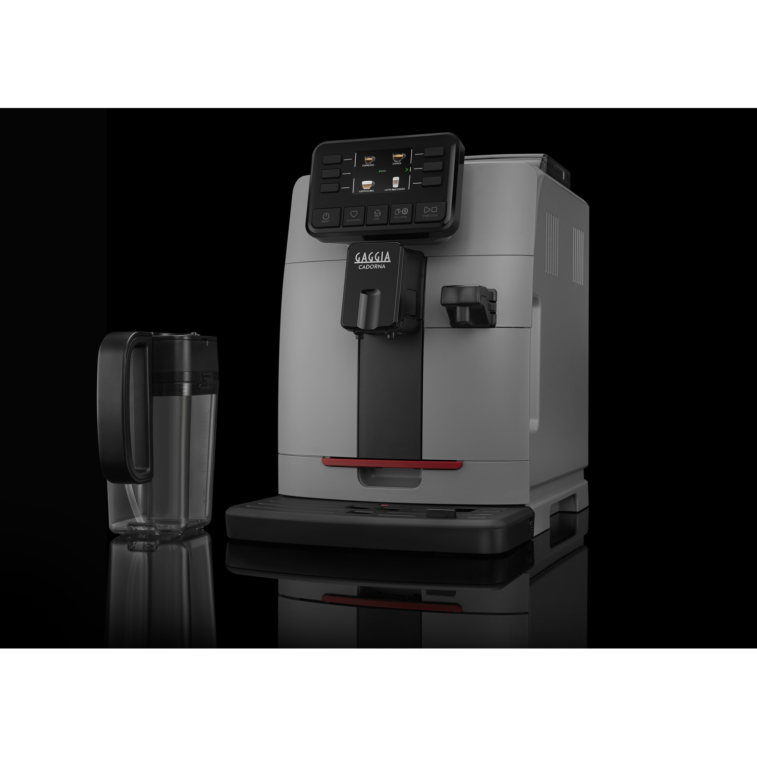 Macchina da caffè Gaggia Cadorna grigia con un contenitore per l'acqua su sfondo nero. Riflesso visibile.