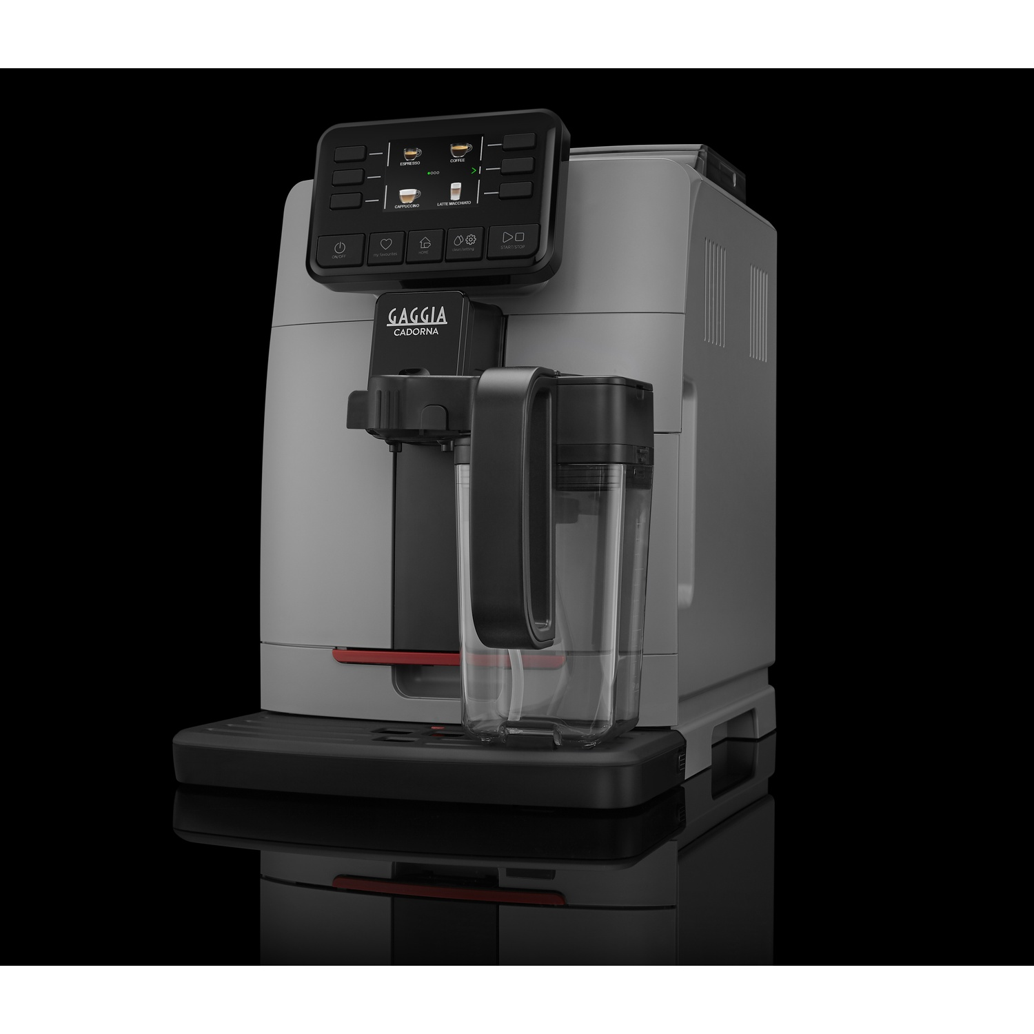 Una macchina da caffè Gaggia Cadorna grigia su sfondo nero. La macchina ha un contenitore per l'acqua.