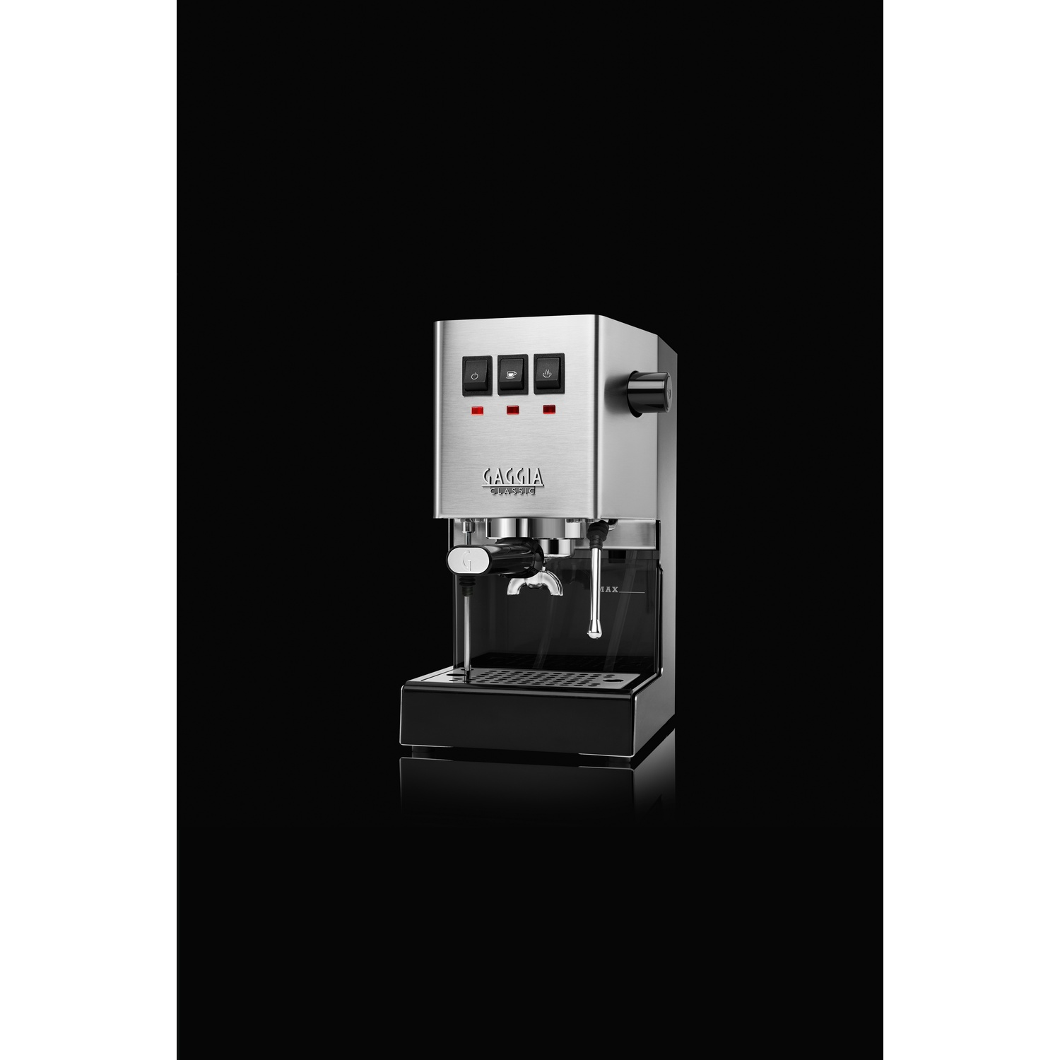 Macchina per caffè espresso nera con finiture in acciaio inossidabile.