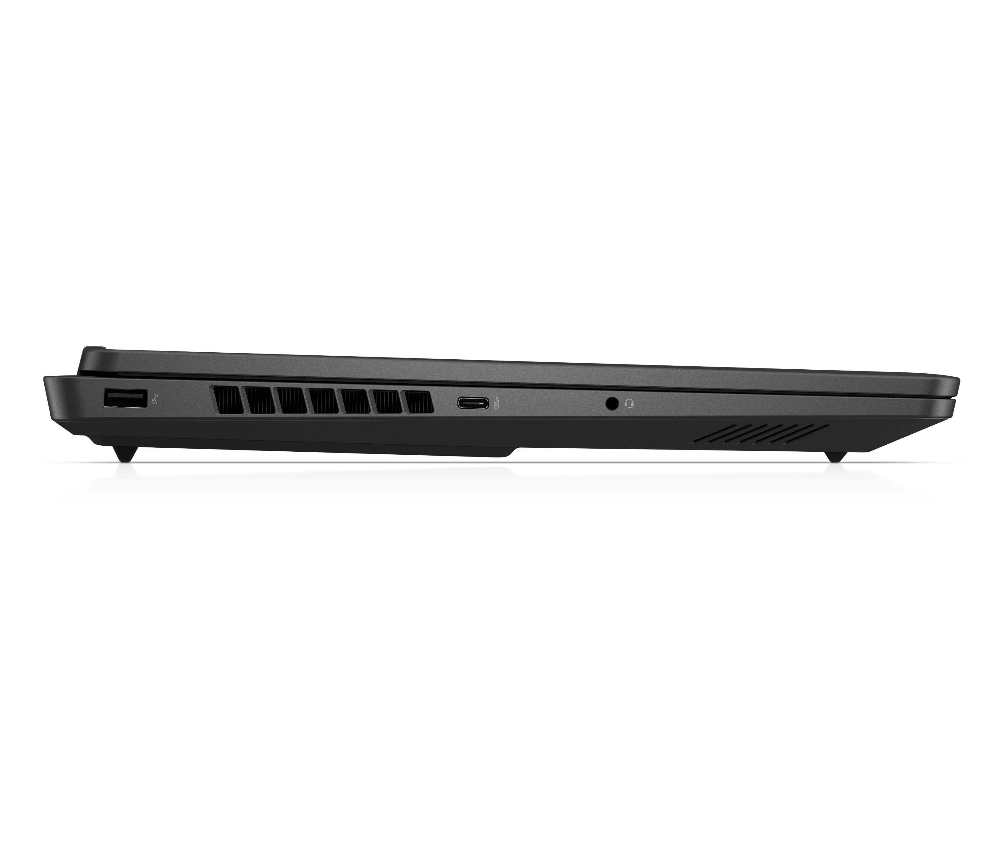 Seitenansicht eines schwarzen Laptops, mit Anschlüssen und Lüftungsschlitzen, vor schwarzem Hintergrund.