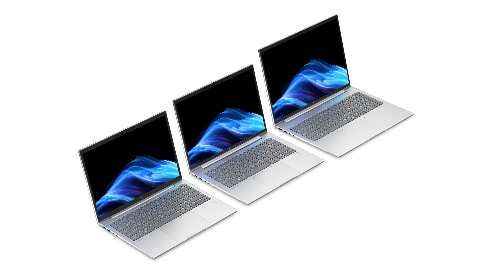 Drei silberne Laptops auf weißem Hintergrund, Bildschirme mit blauen Wirbeln.