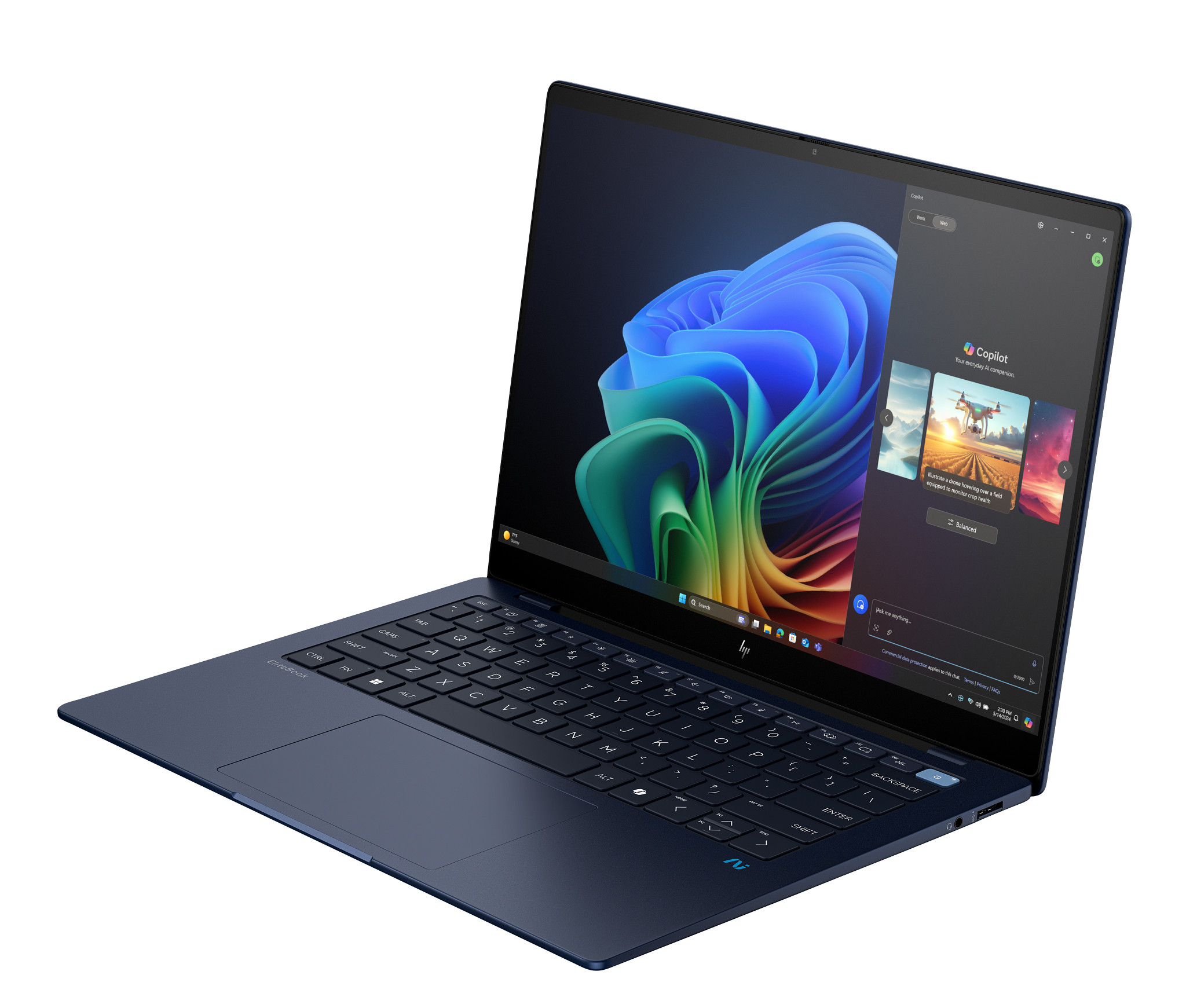 Blauer Laptop, schräge Ansicht, Bildschirm mit Windows Copilot geöffnet. Weißer Hintergrund.