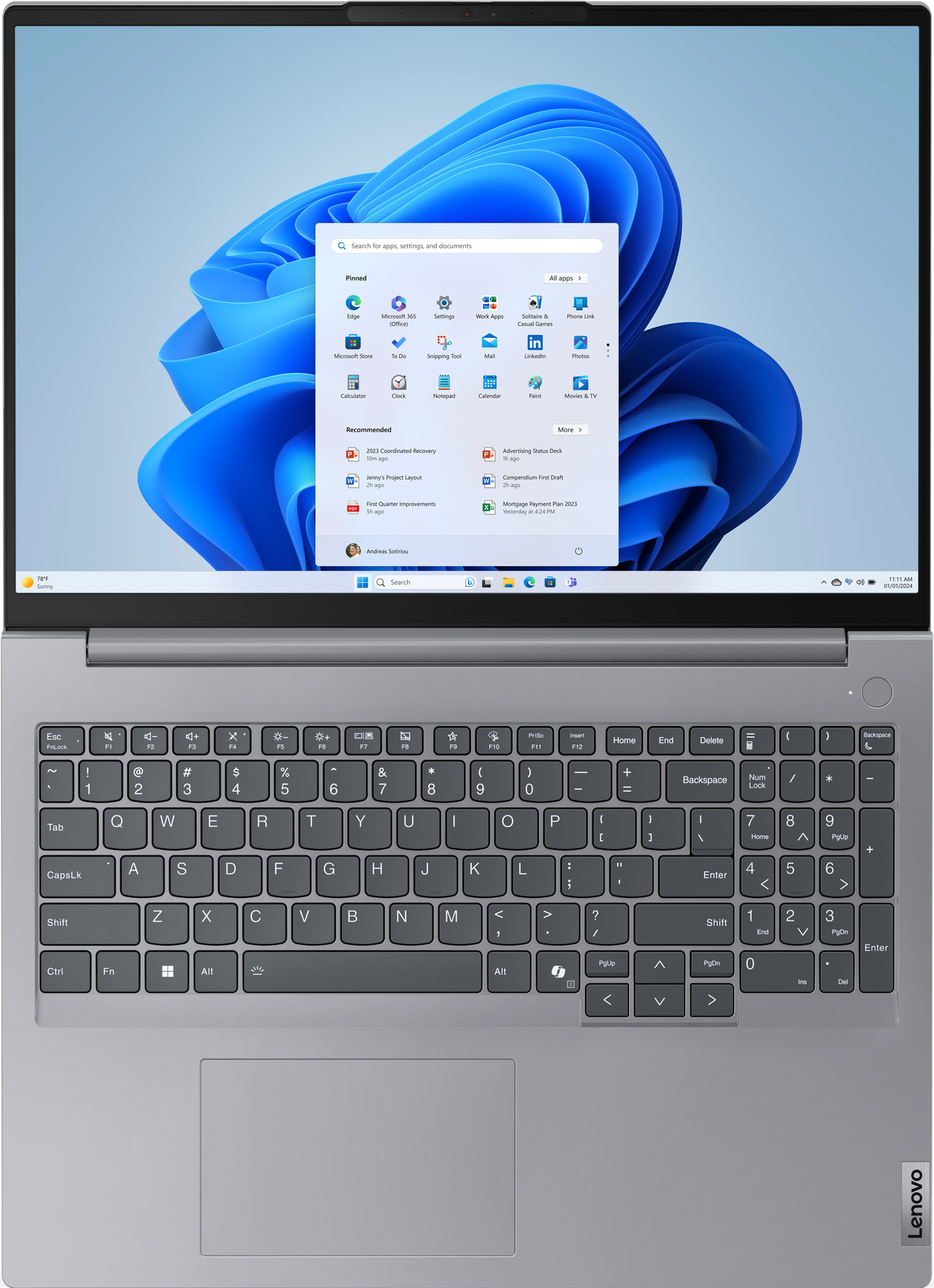 HP-Druckerpatronen auf einem Dokument. Text und Logos sind sichtbar.