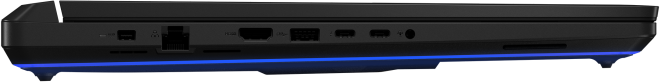 Laptop oldalsó profilja, a portokat mutatva, kék fénysávval.