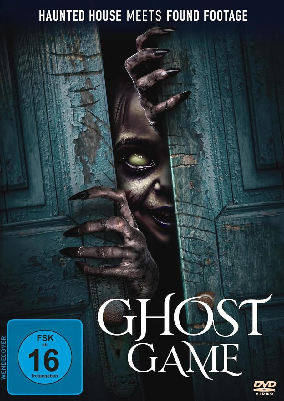 DVD-Hülle: Ghost Game. Ein gruseliges Gesicht mit langen Nägeln erscheint aus einer Holztür.