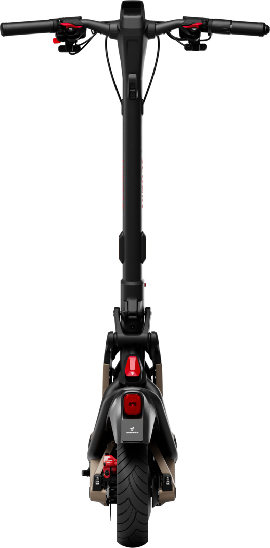 Une trottinette électrique vue de l'arrière. Elle a un cadre noir, des accents rouges et un feu arrière.