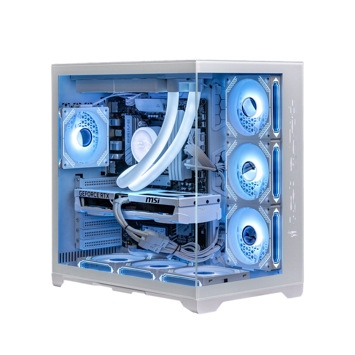 Computerbuild, witte kast, blauwe lichten, componenten zichtbaar.