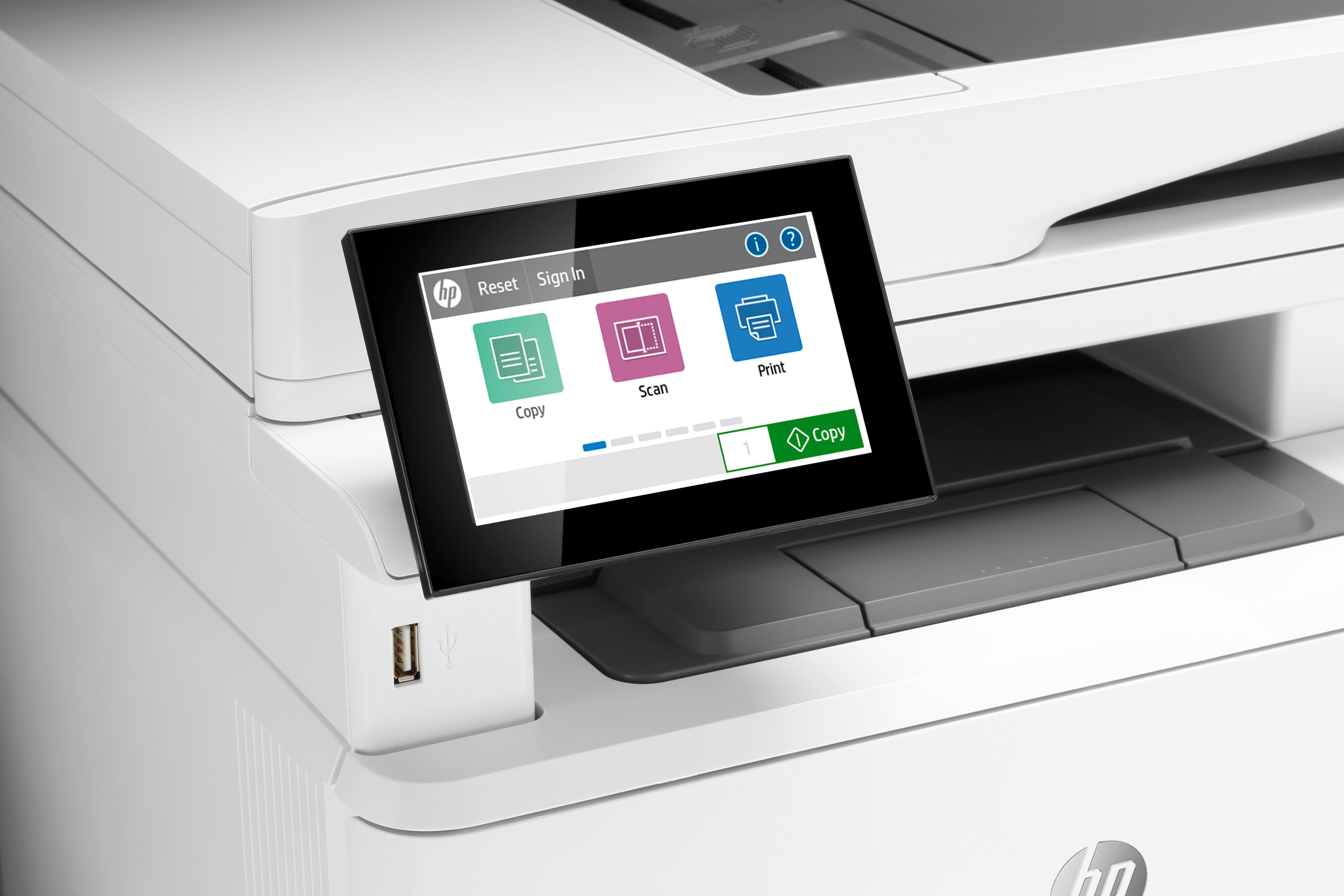 Nahaufnahme des HP-Drucker-Touchscreens mit Optionen zum Kopieren, Scannen und Drucken.