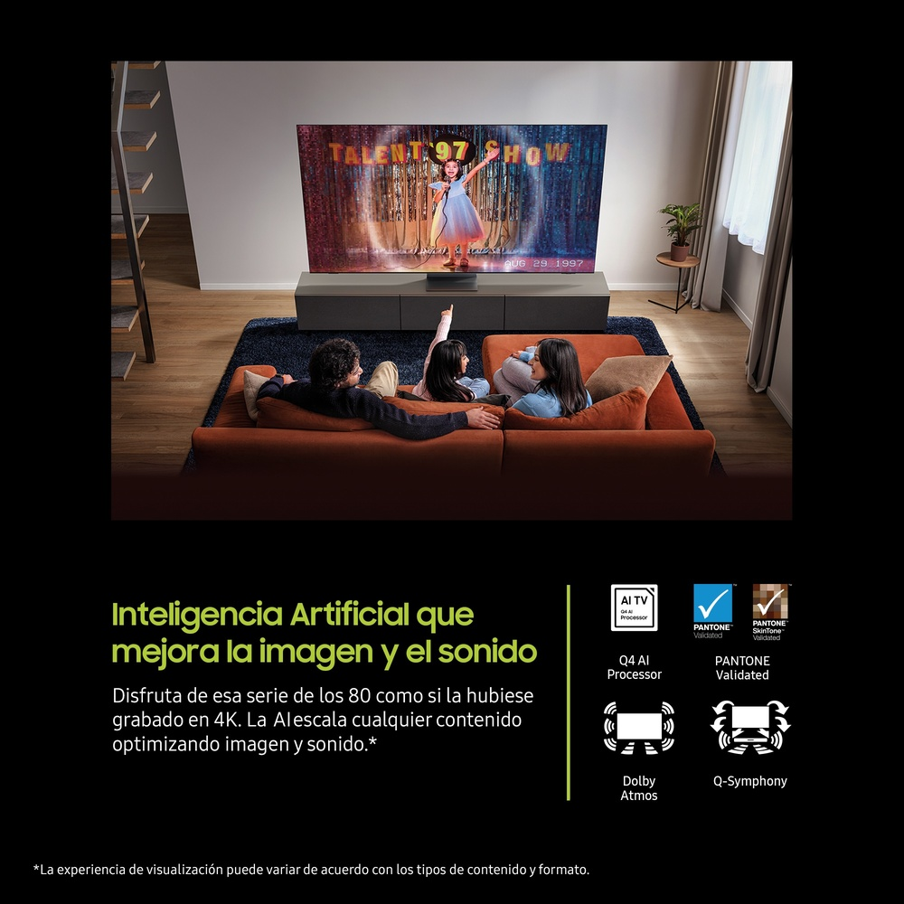 Personas viendo la televisión con un anuncio de Samsung sobre la mejora de imagen y sonido con IA.