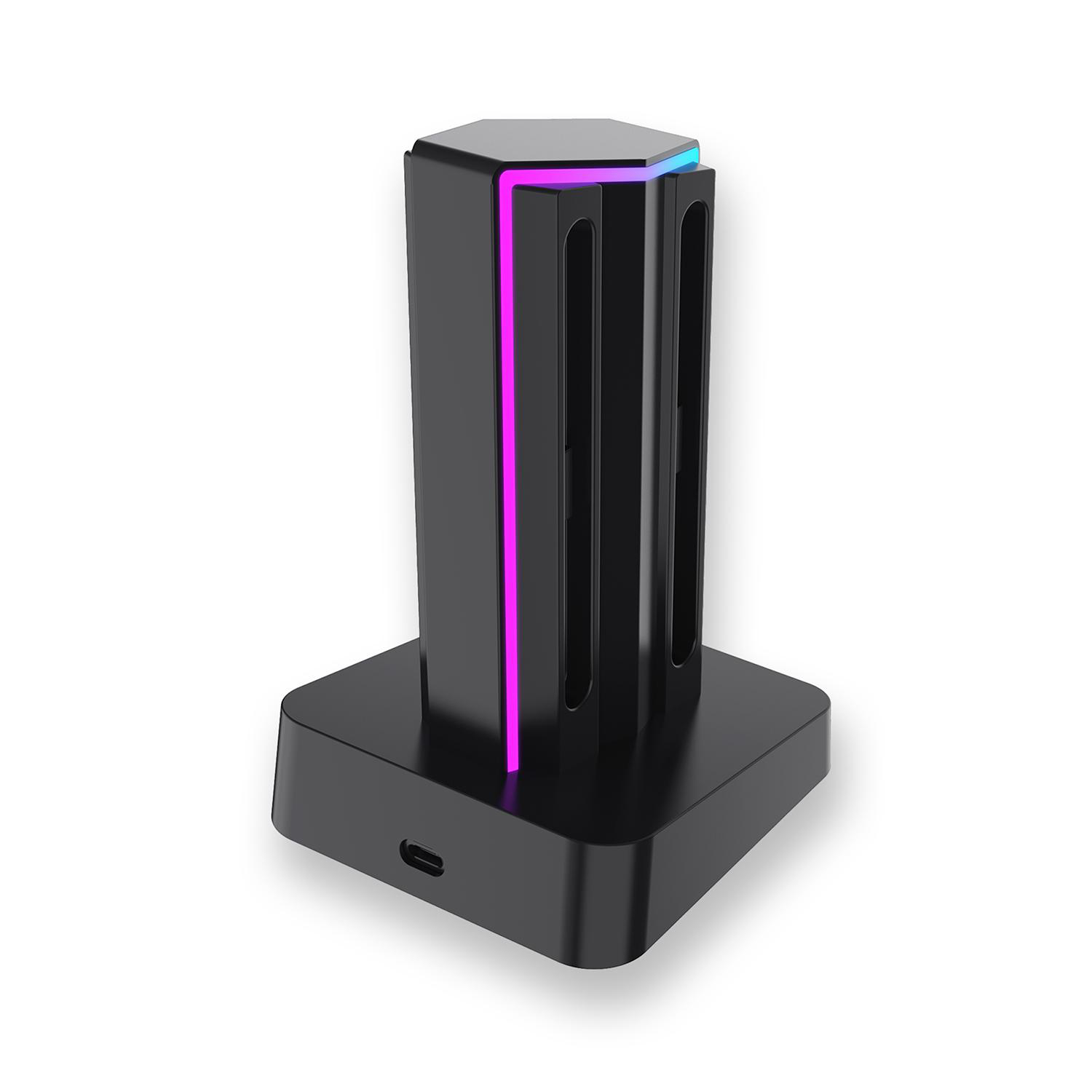 Schwarzer Ladeständer mit vertikalen Schlitzen und blauen, violetten und rosa Lichtern oben.