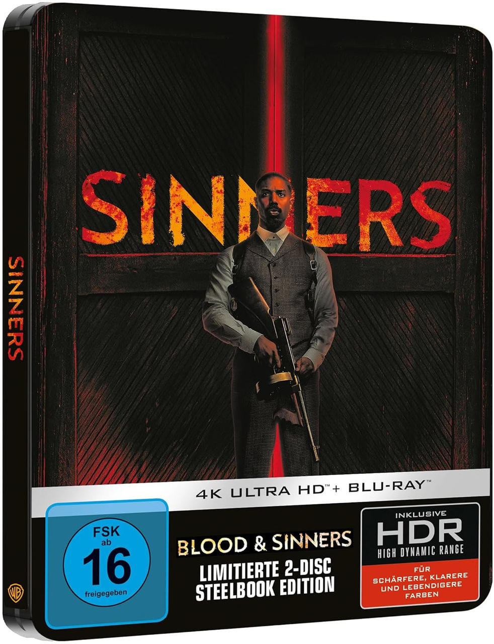 Filmcover: 'Blood & Sinners', ein Mann im Anzug hält eine Waffe vor rotem Türahintergrund.