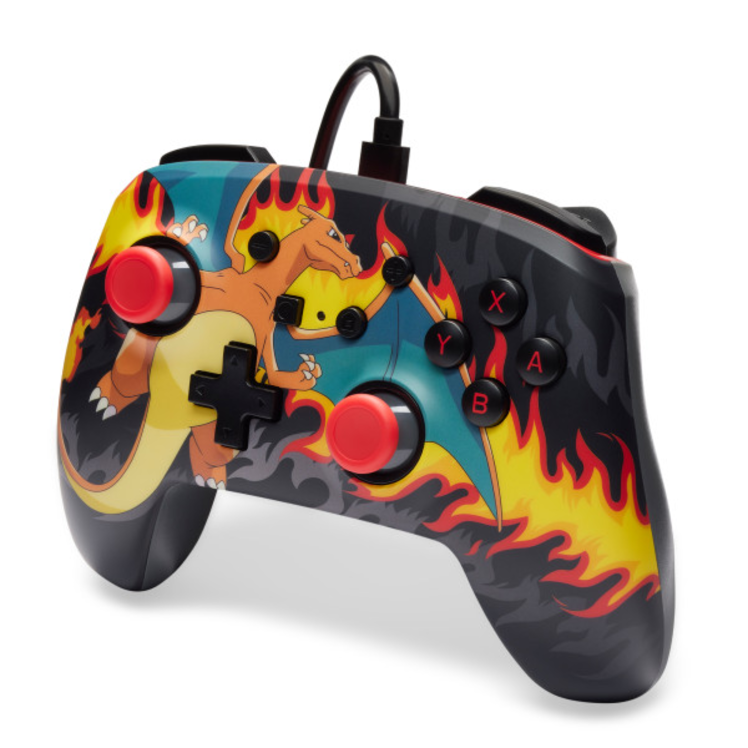 Zwarte controller met Charizard-ontwerp en rode knoppen, tegen een zwarte achtergrond.