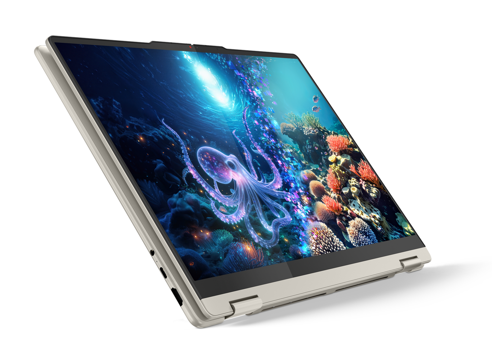 Ekran laptopa pokazuje ośmiornicę w morzu. Laptop jest otwarty i przechylony.