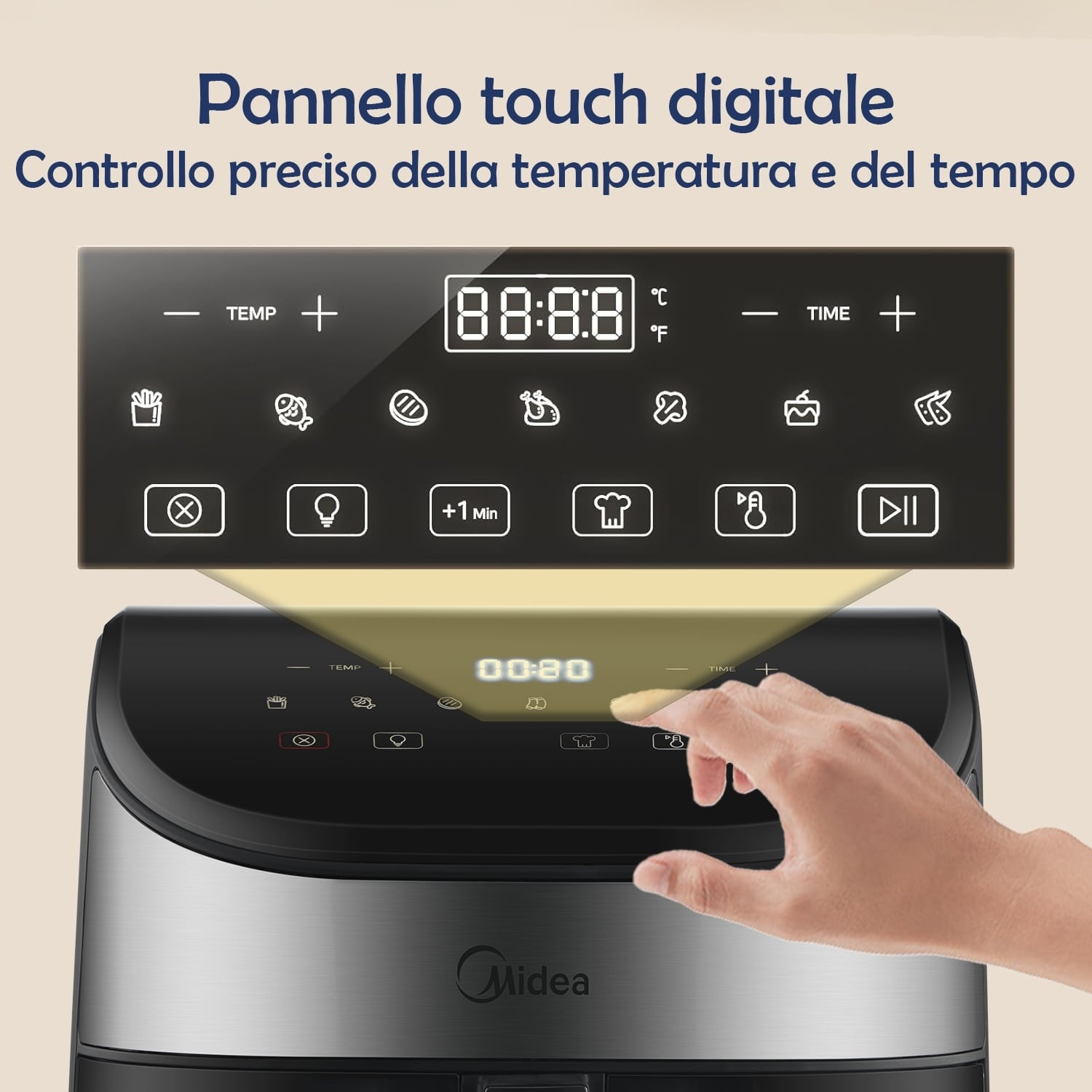 Una persona che tocca il pannello digitale della friggitrice ad aria.
