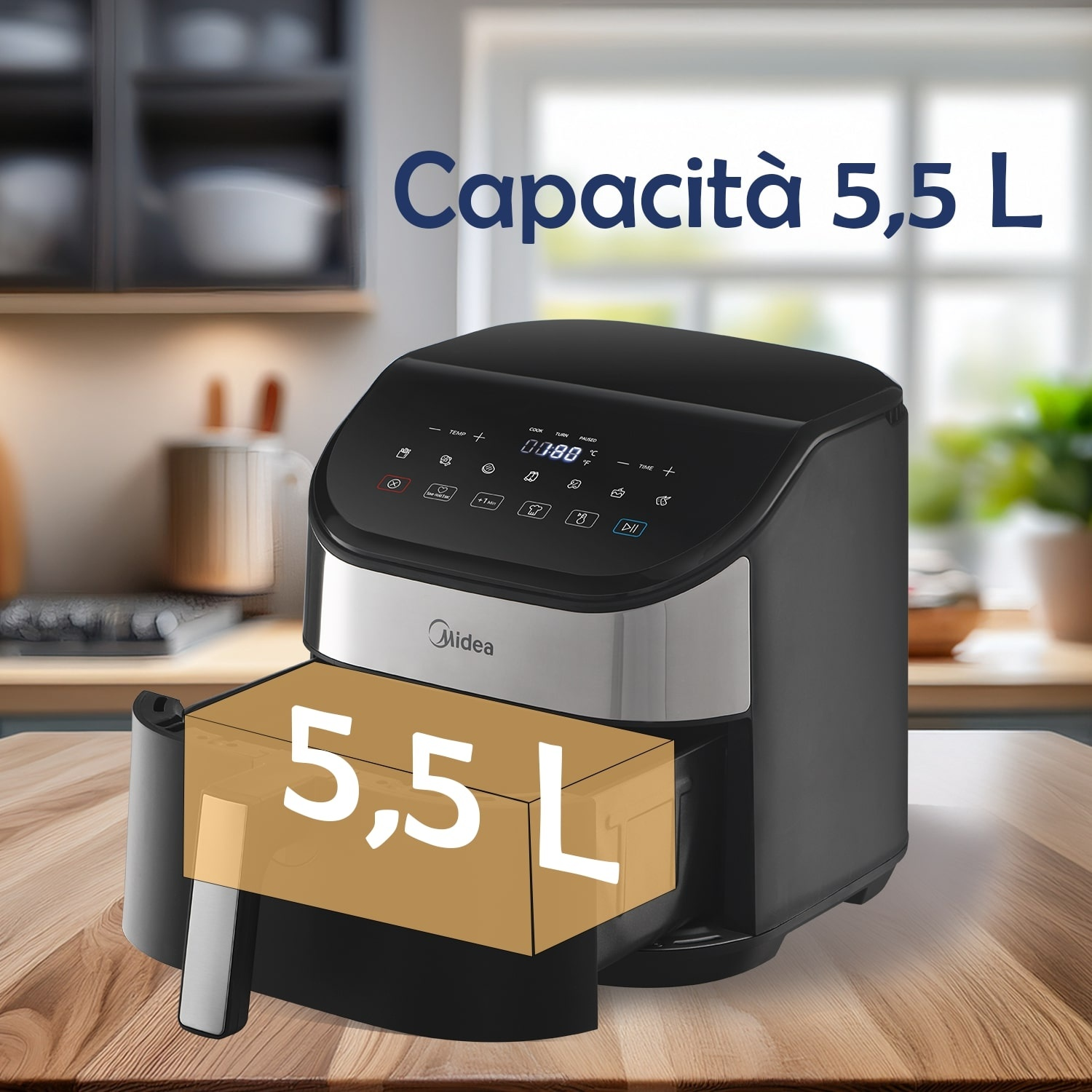 Friggitrice ad aria nera con display digitale, capacità 5,5L, posizionata su tavolo di legno.