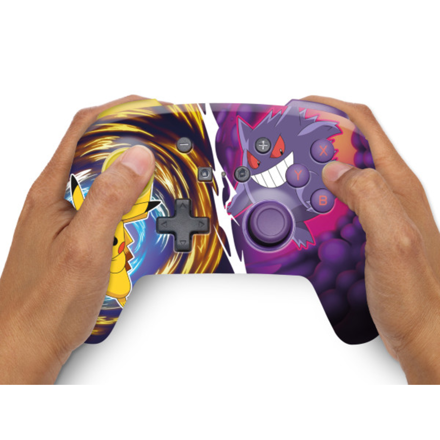 Handen die Pokemon Switch-controller vasthouden, Pikachu- en Gengar-ontwerp, witte achtergrond.