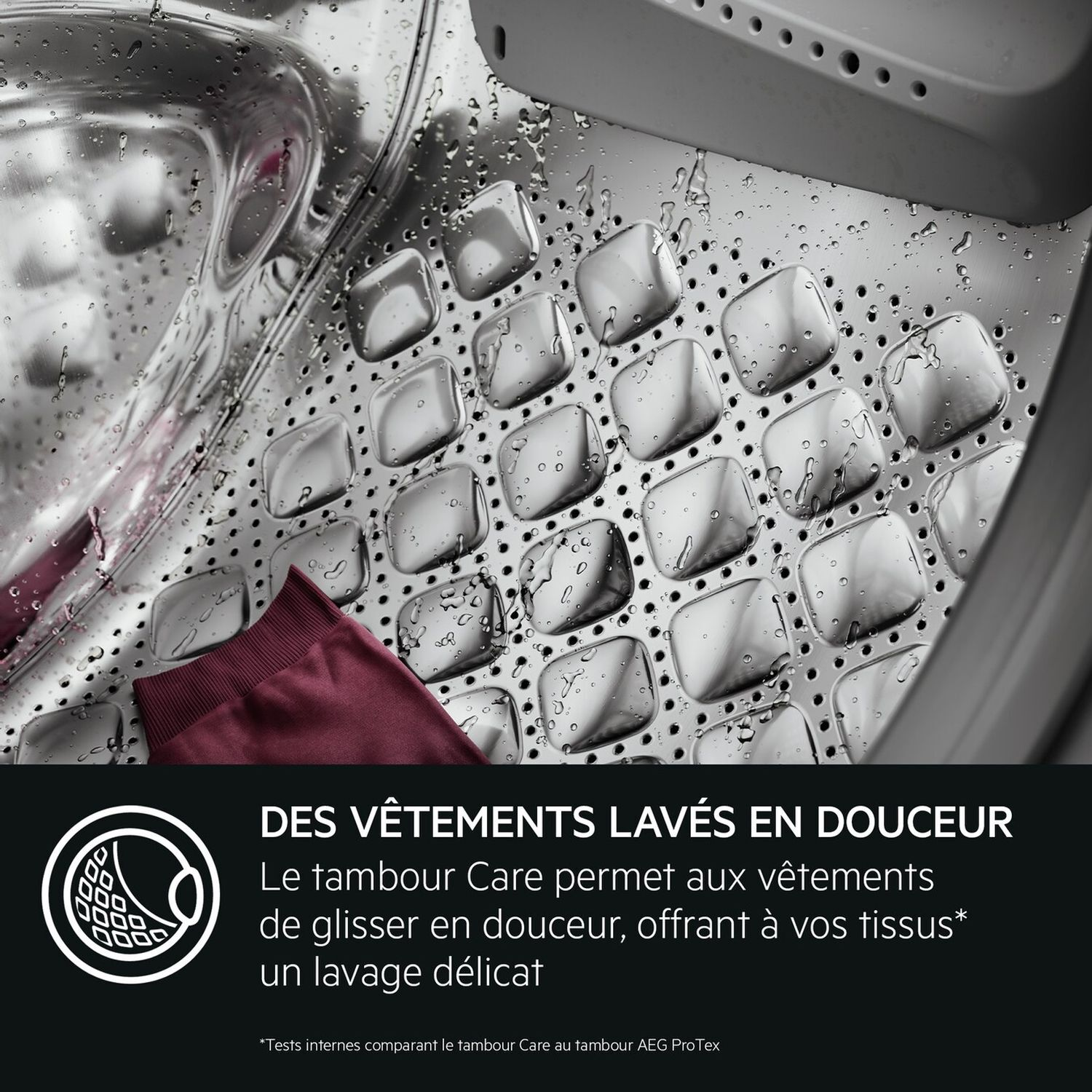 Tambour de machine à laver avec vêtement bordeaux. Icône montrant un lavage doux.