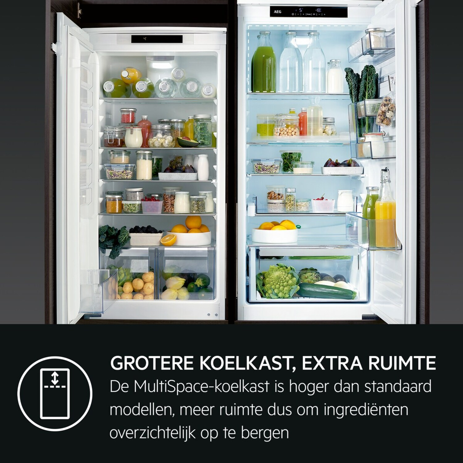Een koelkast is open en toont twee kanten. De tekst luidt 'Grotere koelkast, extra ruimte'. Verschillende voedingsmiddelen zijn zichtbaar.