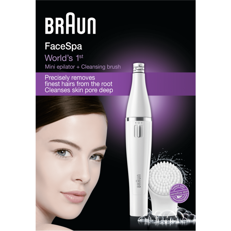Mujer usando Braun FaceSpa. Dispositivo blanco, fondo negro. Nombre y descripción del producto.