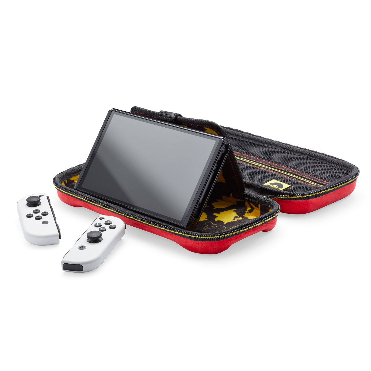 Nintendo Switch in rode hoes, controllers ernaast. Zwart gaas interieur. Witte achtergrond.