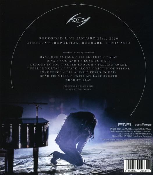 CD tok hátulja, zenekar nevével, számlistával és a helyszín részleteivel.