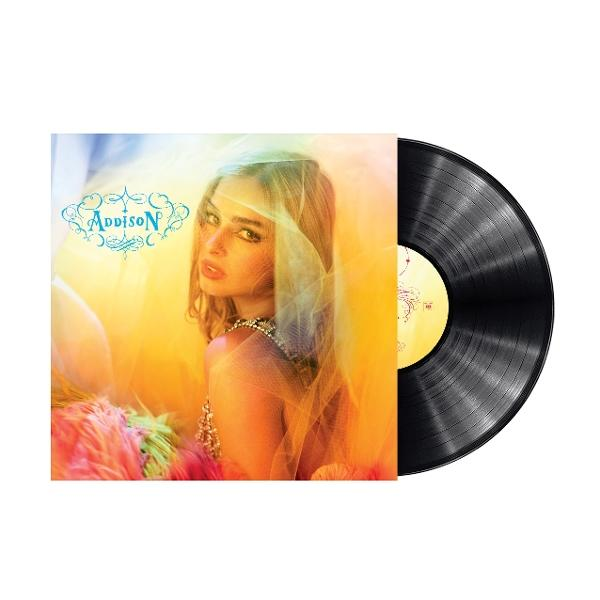 Albumcover mit einer Frau mit blonden Haaren und einer Vinyl-Schallplatte rechts.