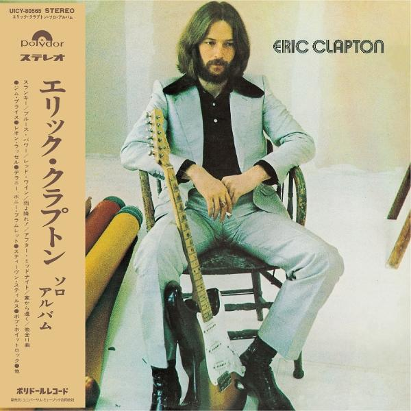 Albumhoes met Eric Clapton in pak, met een gitaar. Japanse tekst links.
