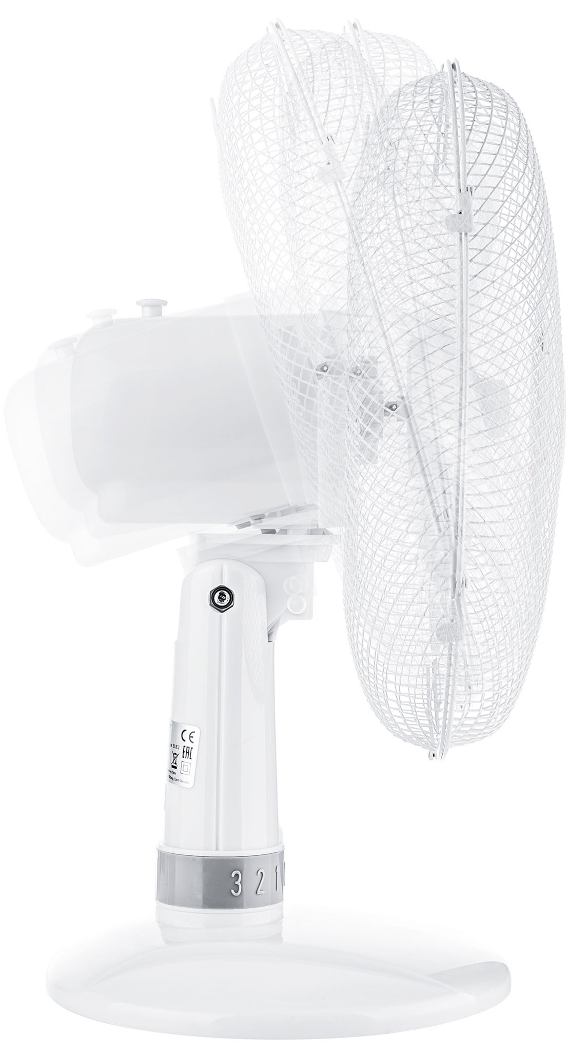 Biały wentylator elektryczny z regulowaną głowicą, pokazujący funkcję pochylania. Wentylator stoi na białej podstawie.