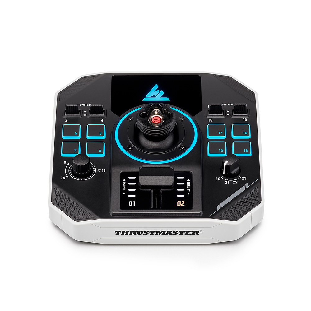 Schwarz-weißer Joystick. Blaue und orange Akzente. Thrustmaster-Logo unten.