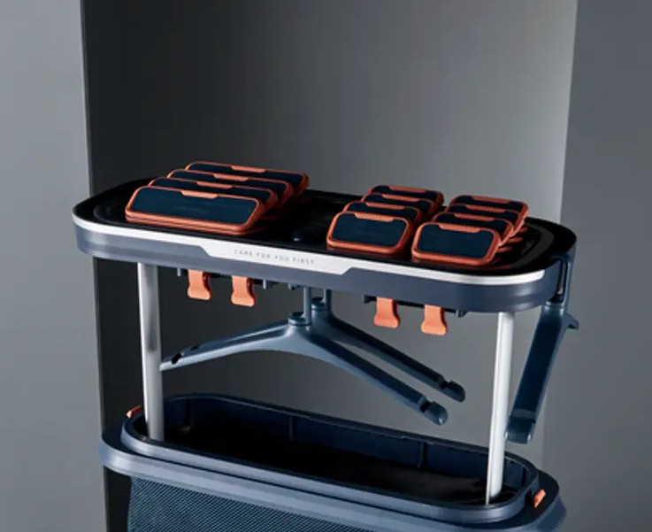 Górna część parownicy. Pomarańczowy i granatowy design. Napis Care for you first.