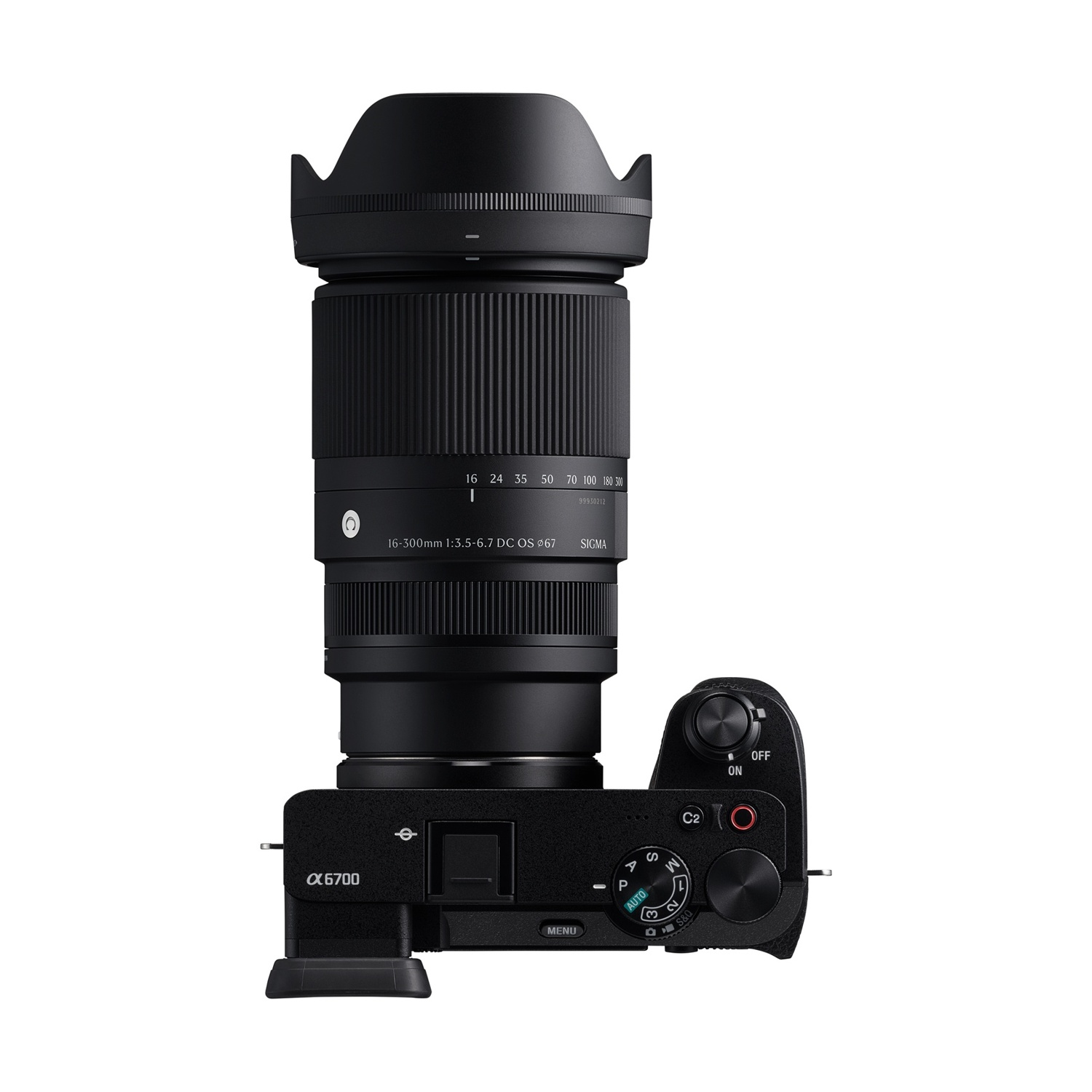 Un obiettivo nero per fotocamera con segni di distanza e paraluce.