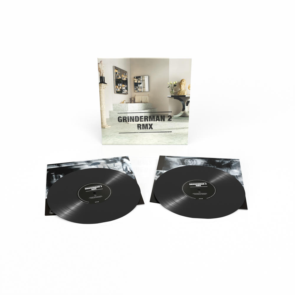 Zwei schwarze Vinylplatten mit einer Box, die das Albumcover von Grinderman 2 RMX zeigt, weißer Hintergrund.