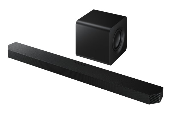 Siyah soundbar ve subwoofer seti. Soundbar uzun ve ince, subwoofer bir küp.